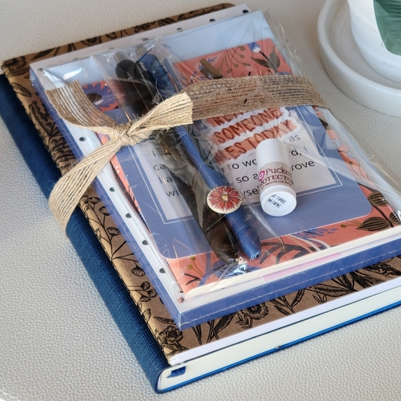 journals, notebooks, writing tools & cards - Picture 14 of 15